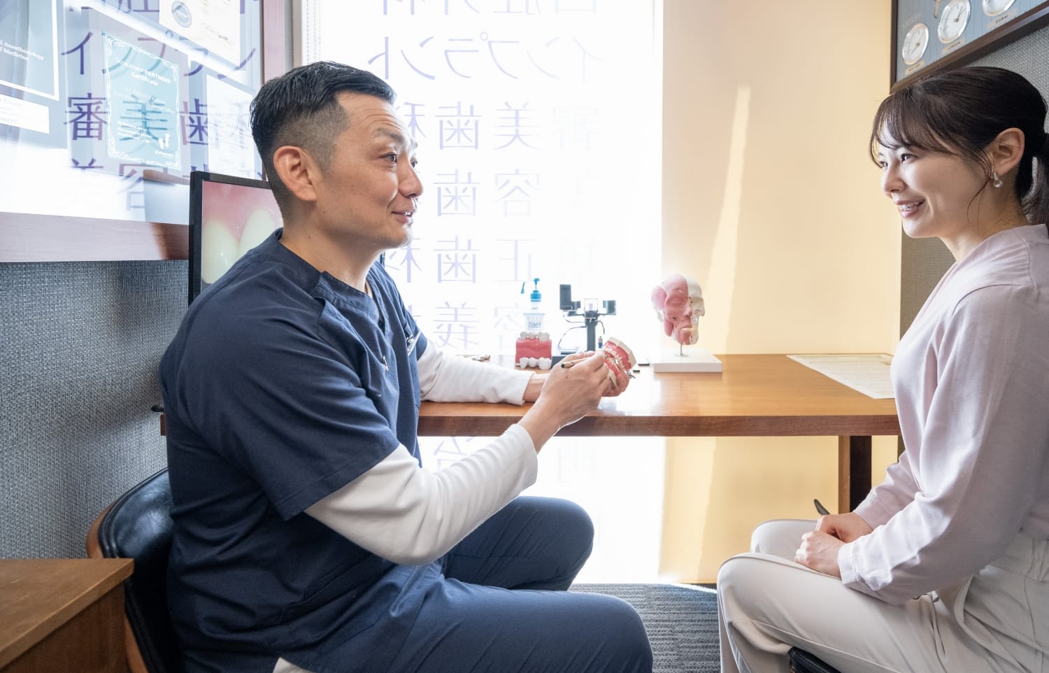 A relaxed consultation between dentist and patient
